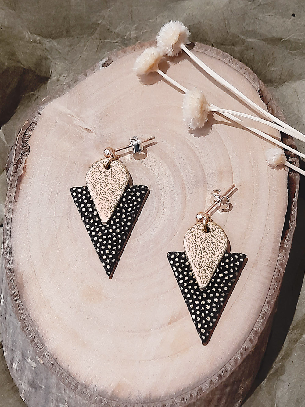 Clous d'oreilles en cuir TRIANGLE Olive 2