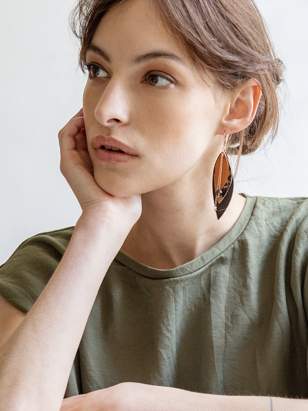 Boucles d'oreilles POP Caramel en cuir et pierres fines 5