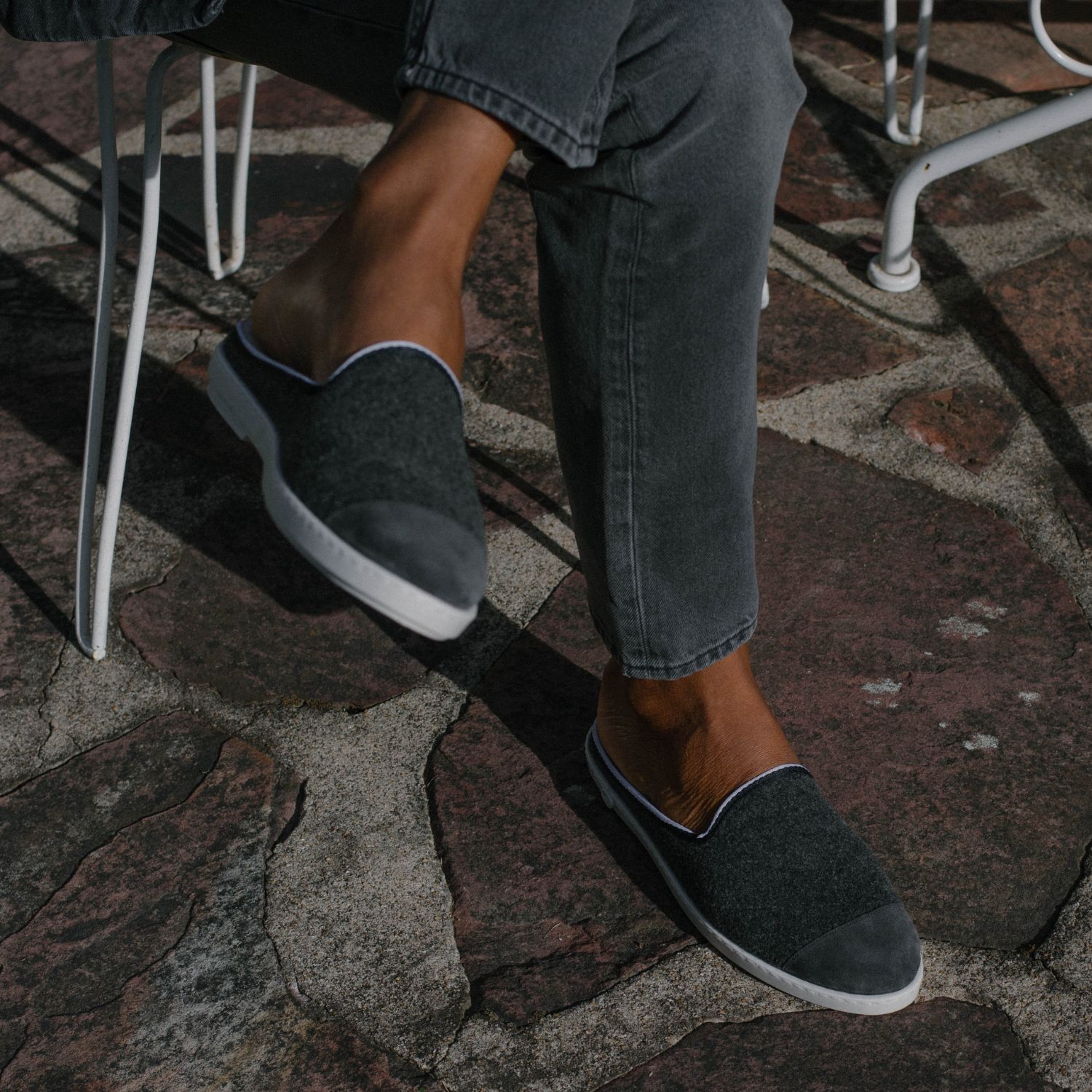 La mule en laine recyclée, gris flag 5