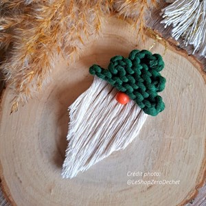 Ornement Père noël écologique, fait main, Macramé Bonnet vert sapin