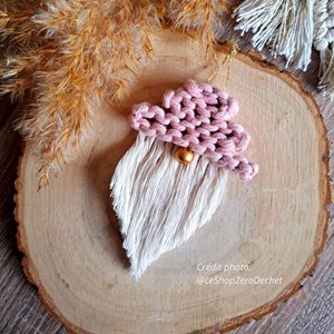 Ornement Père noël écologique, fait main, Macramé Bonnet Rose Glossy