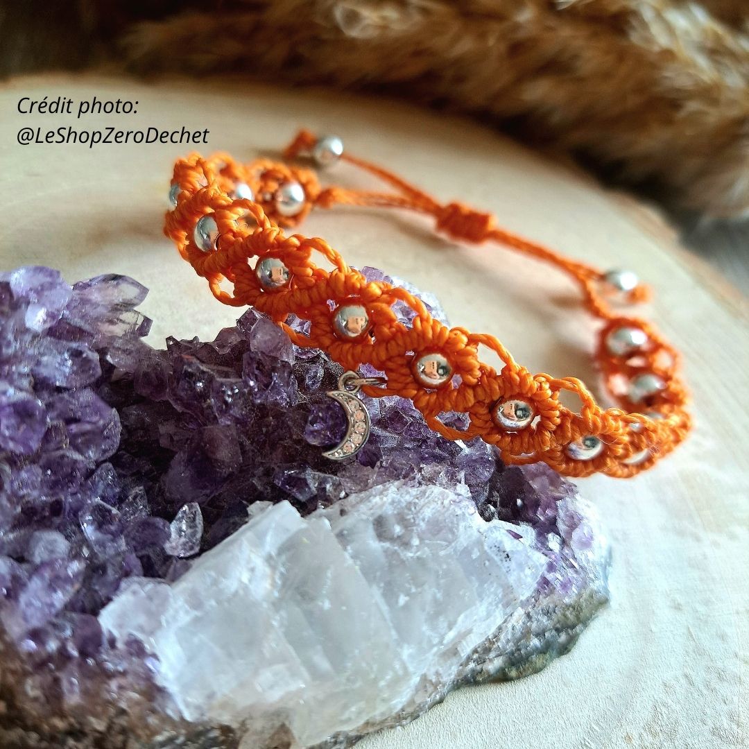 Bracelet en micro-macramé, fait main, en France - Caramel et Lune argentée 4