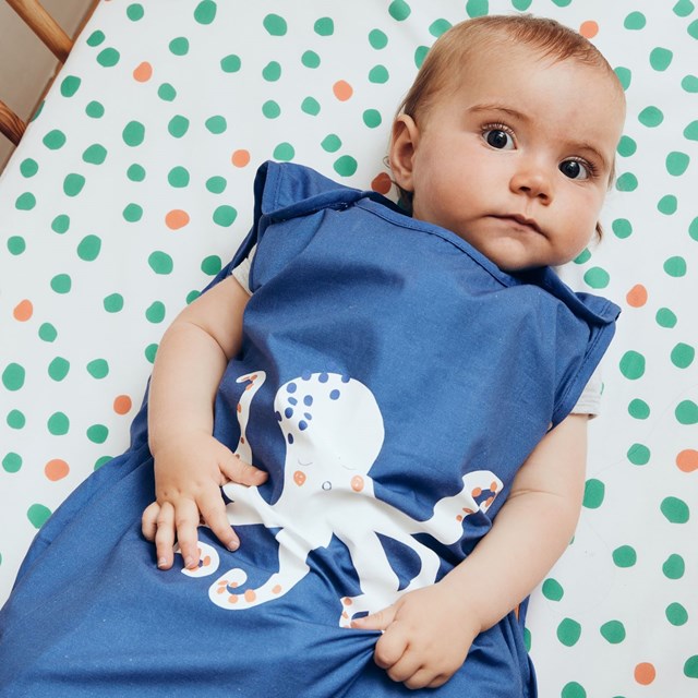 bébé dans sa gigoteuse Kokùn Lab