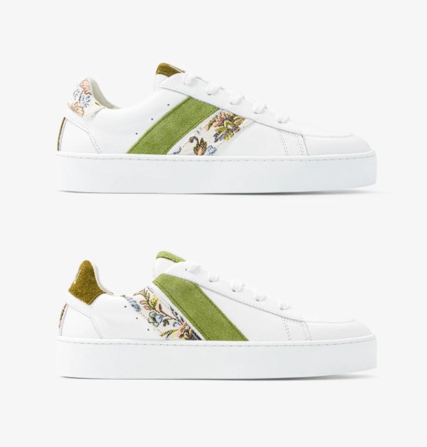 Baskets asymétriques dans les couleurs vertes et imprimé floral, lacets cotons blancs, logo arrière