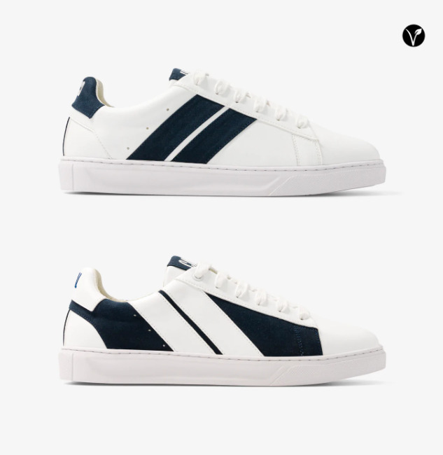 baskets asymétriques véganes dans la couleur bleu marine, lacets blancs, logo brodé à l'arrière