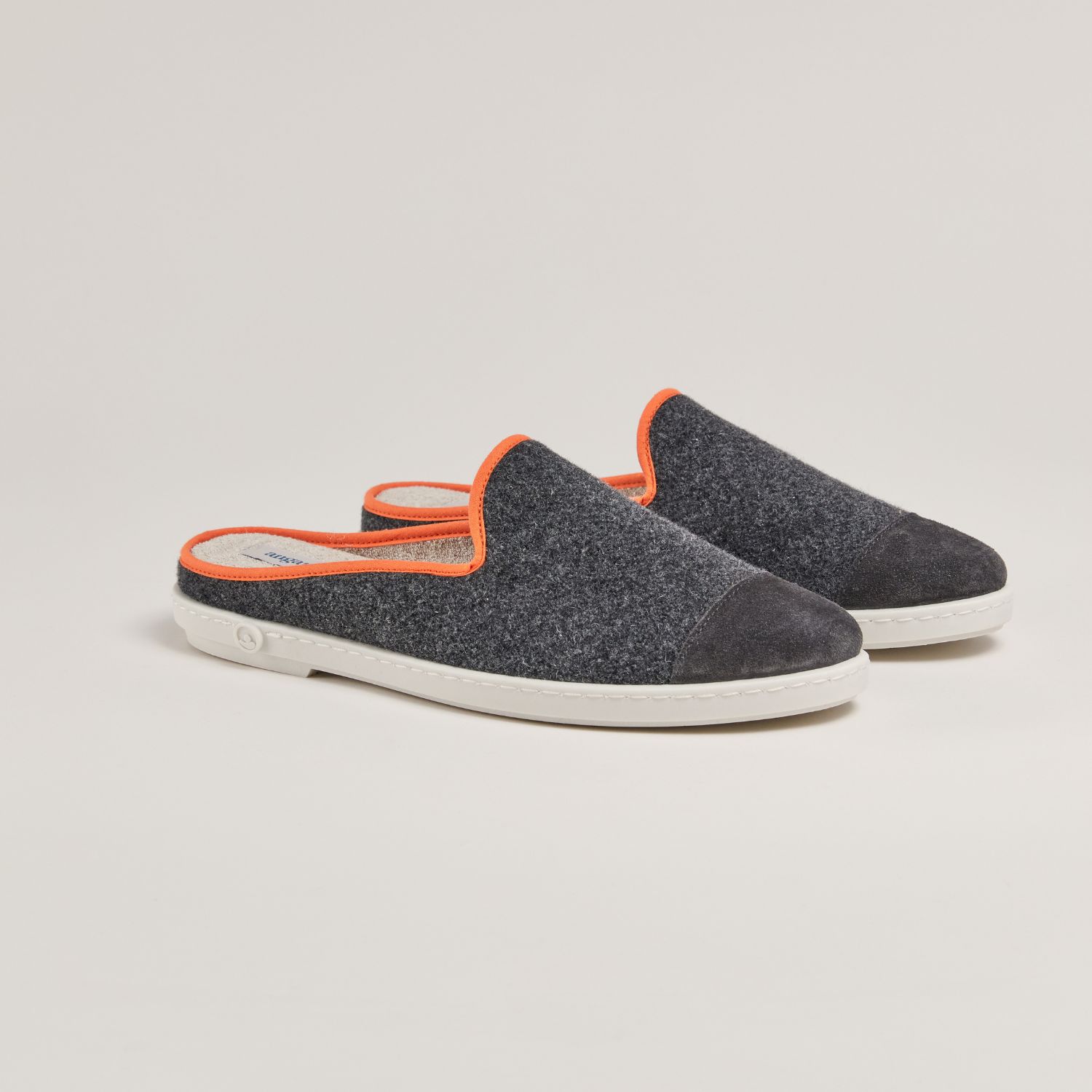 La mule en laine recyclée, gris orange 3