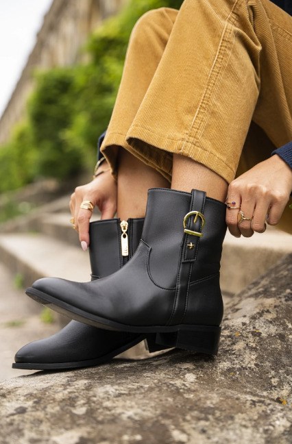 Bottines noir végan avec détails dorés sur le coté, zip intérieur, 3 cm de talon