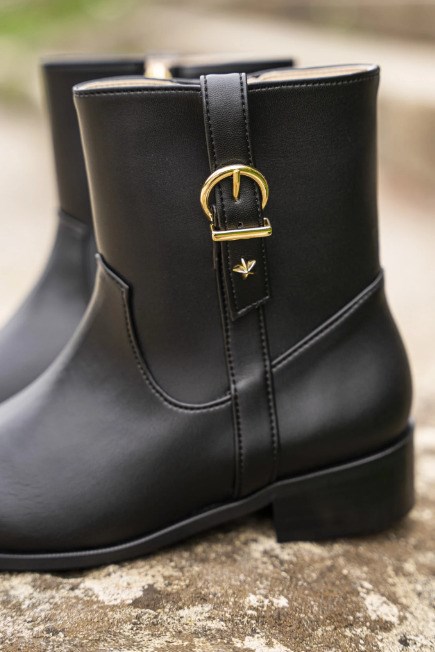 Bottines noir végan avec détails dorés sur le coté, zip intérieur, 3 cm de talon