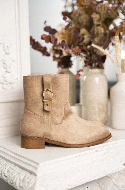 bottines sable végan avec détails doré sur le cote, zip intérieur et talon de 3 cm
