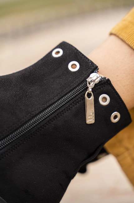 bottines noir végan avec détails œillets argentés sur le haut, talon de 2,5 cm, zip intérieur