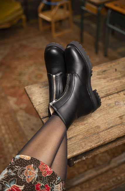 bottines noires végan avec zip argenté au milieu, talon de 3,5 cm, inspirations motards