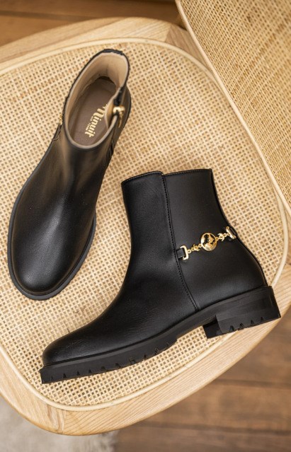 bottines noires végan avec chaine doré sur le coté, talon de 2,5 cm