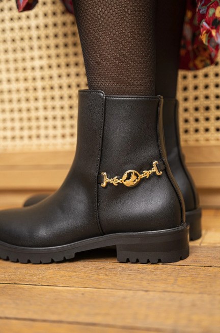 bottines noires végan avec chaine doré sur le coté, talon de 2,5 cm