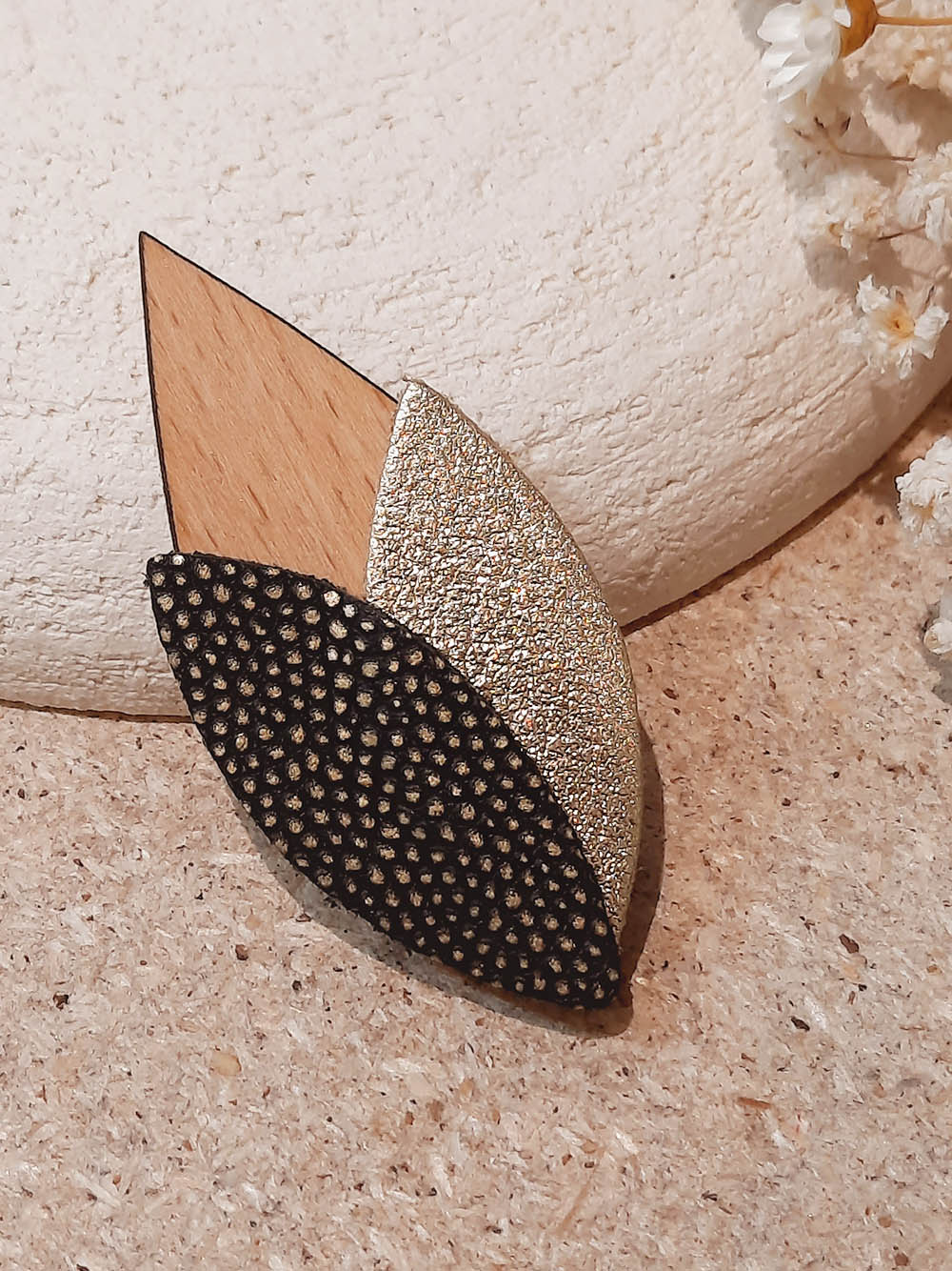 Broche en bois TULIPE Olive 2