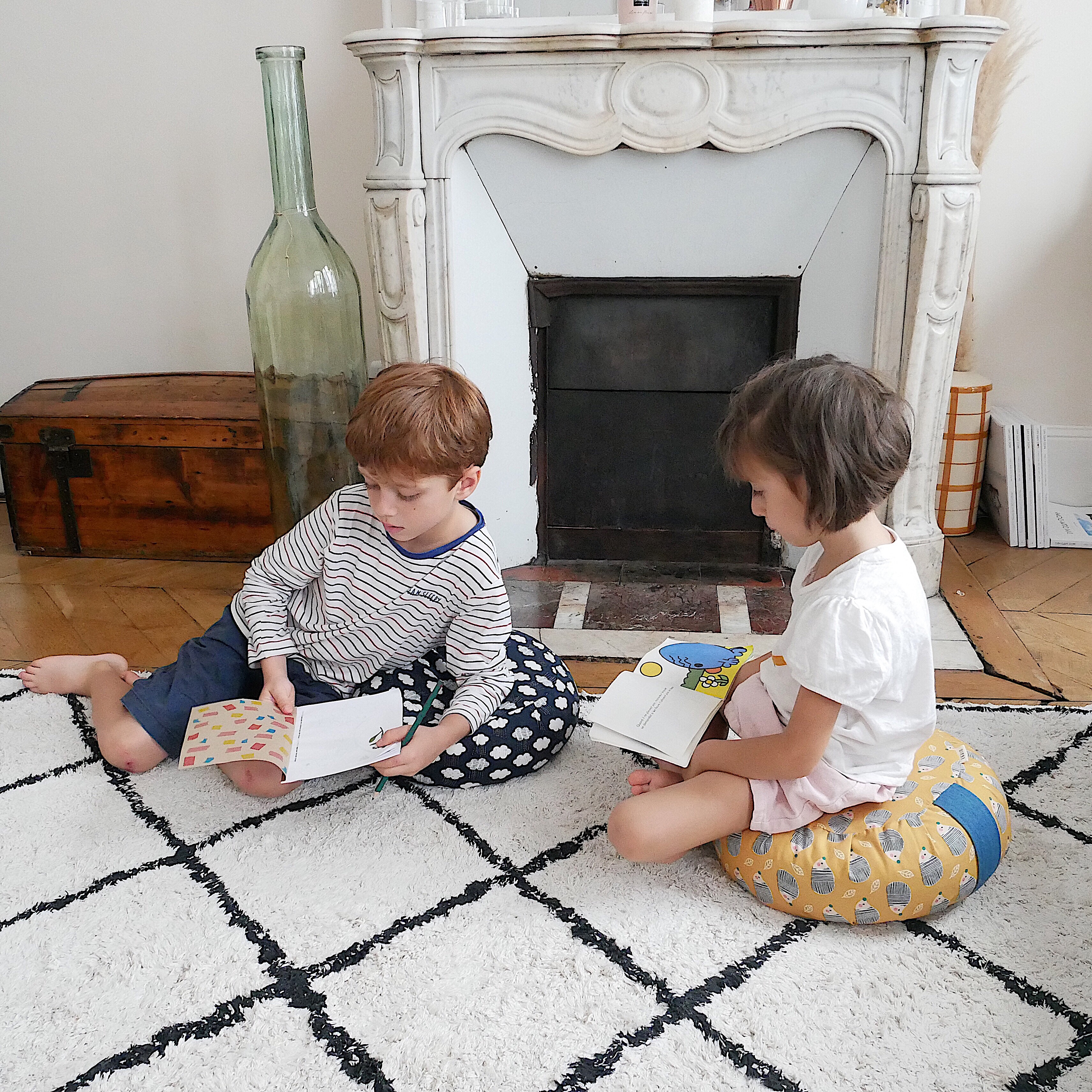 Mini zafu coussin de méditation et yoga enfant lifestyle Ekrin