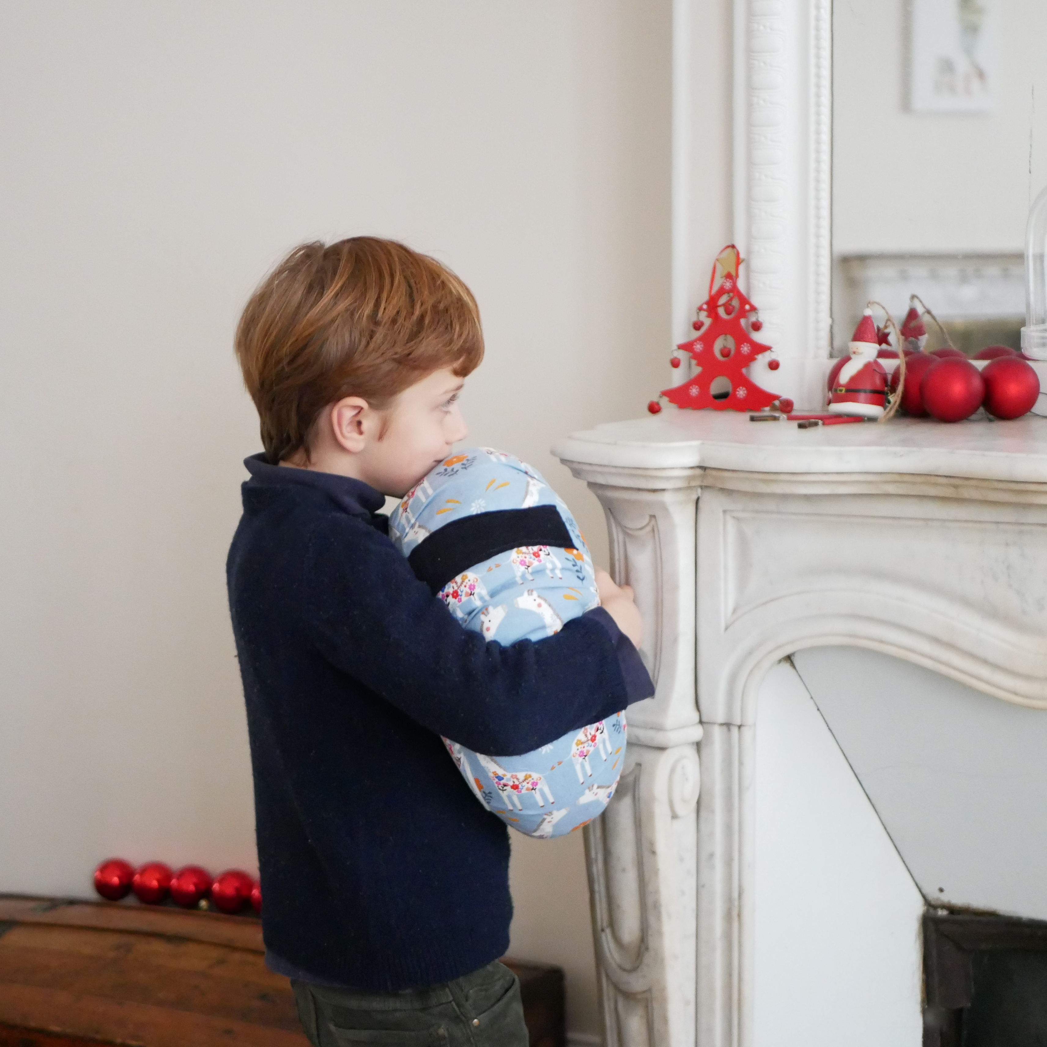 Mini zafu girafe coussin de méditation et yoga enfant lifestyle Ekrin