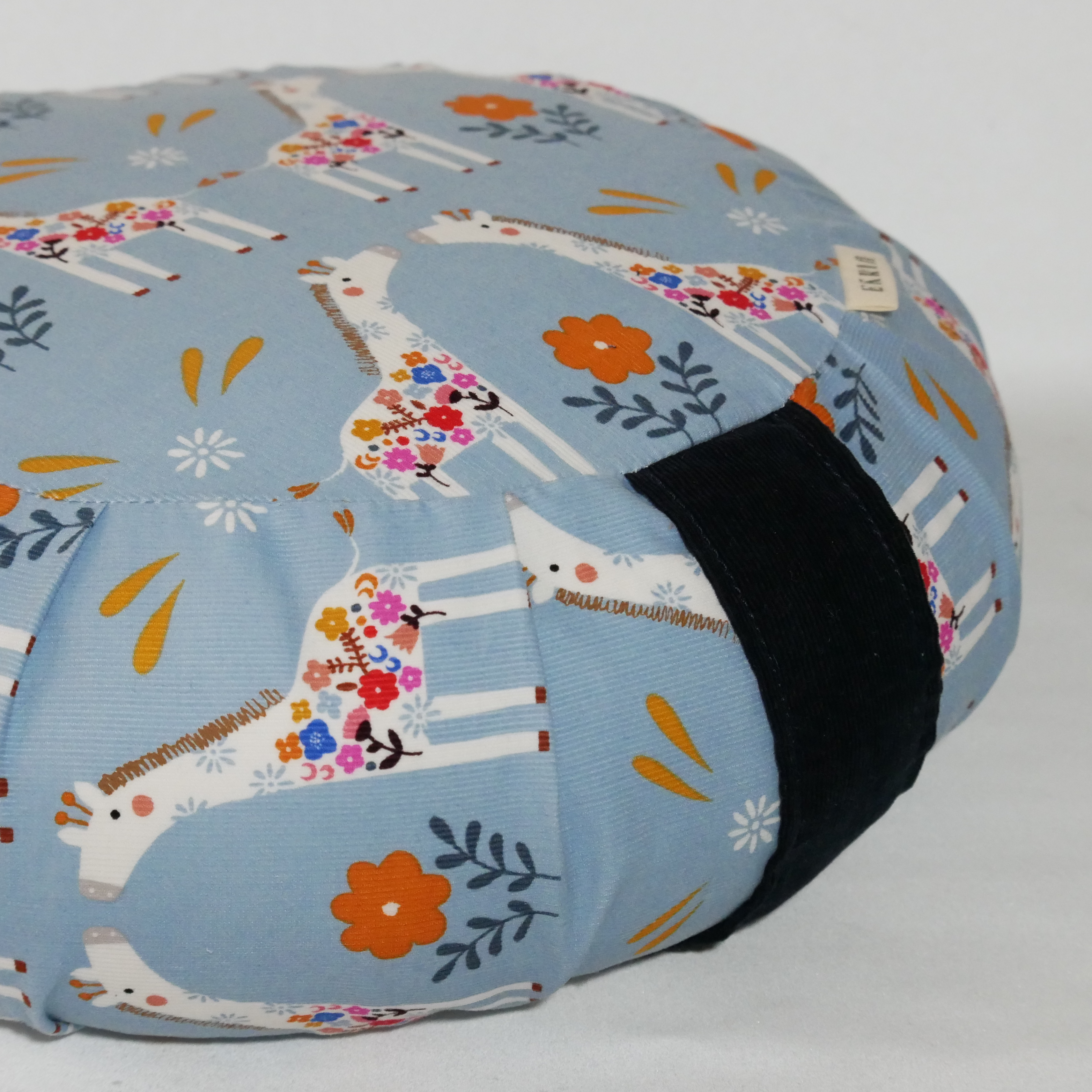 Mini zafu coussin de méditation enfant motifs girafes avec poignée