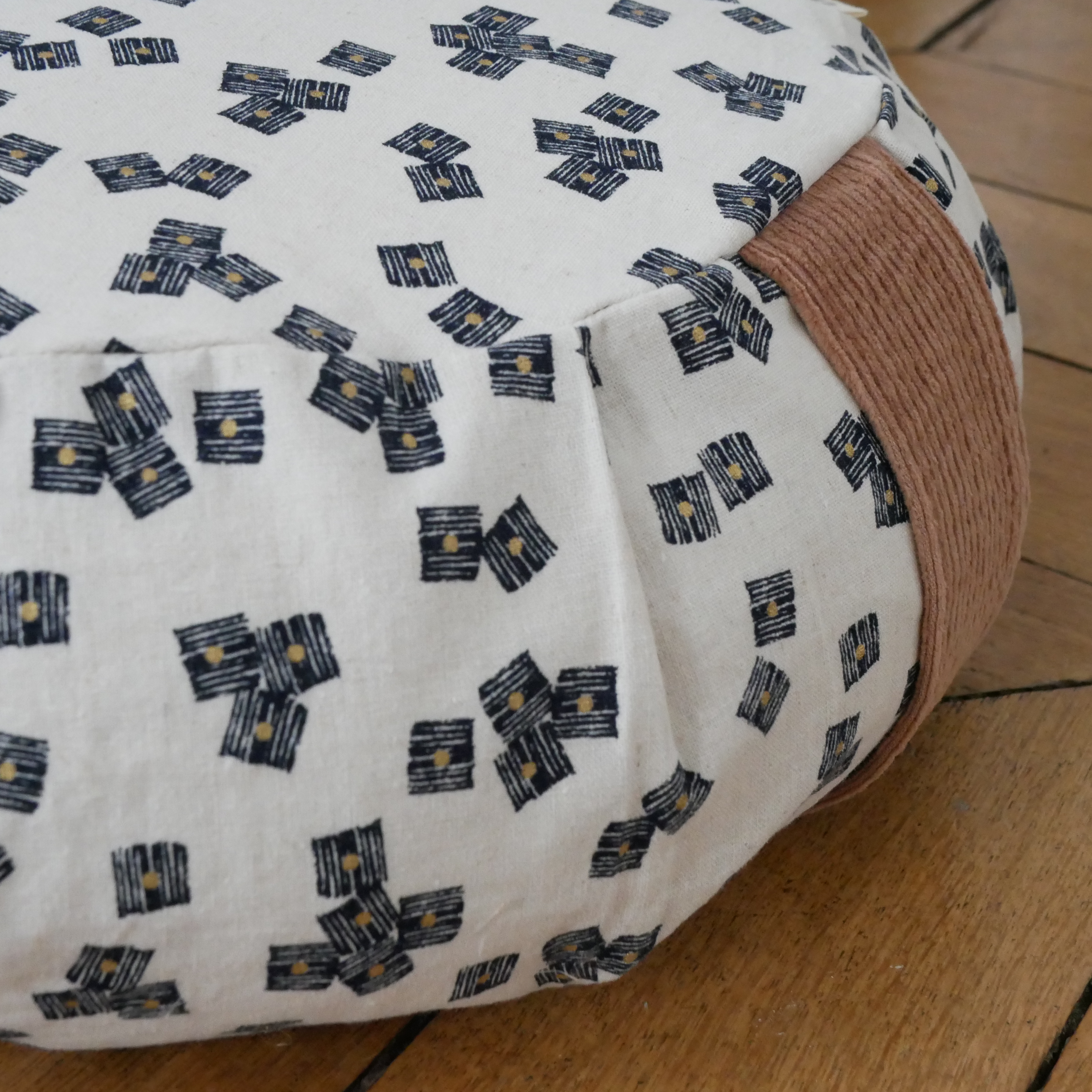 Zafu coussin de méditation motifs graphiques avec poignée