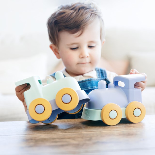 Le Jouet Simple - Coffret d'éveil - hochet vert coupelles à empiler et train bleu- Made in France 4