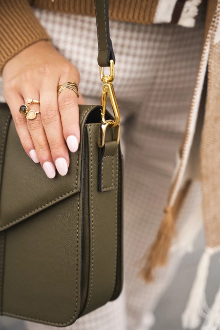 sac kaki à bandoulière réglable avec trois compartiments de rangement, style bi-matière