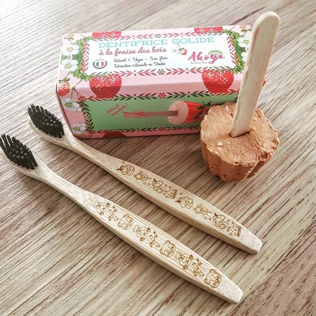 Dentifrice solide à la fraise sans HE pour enfant 2