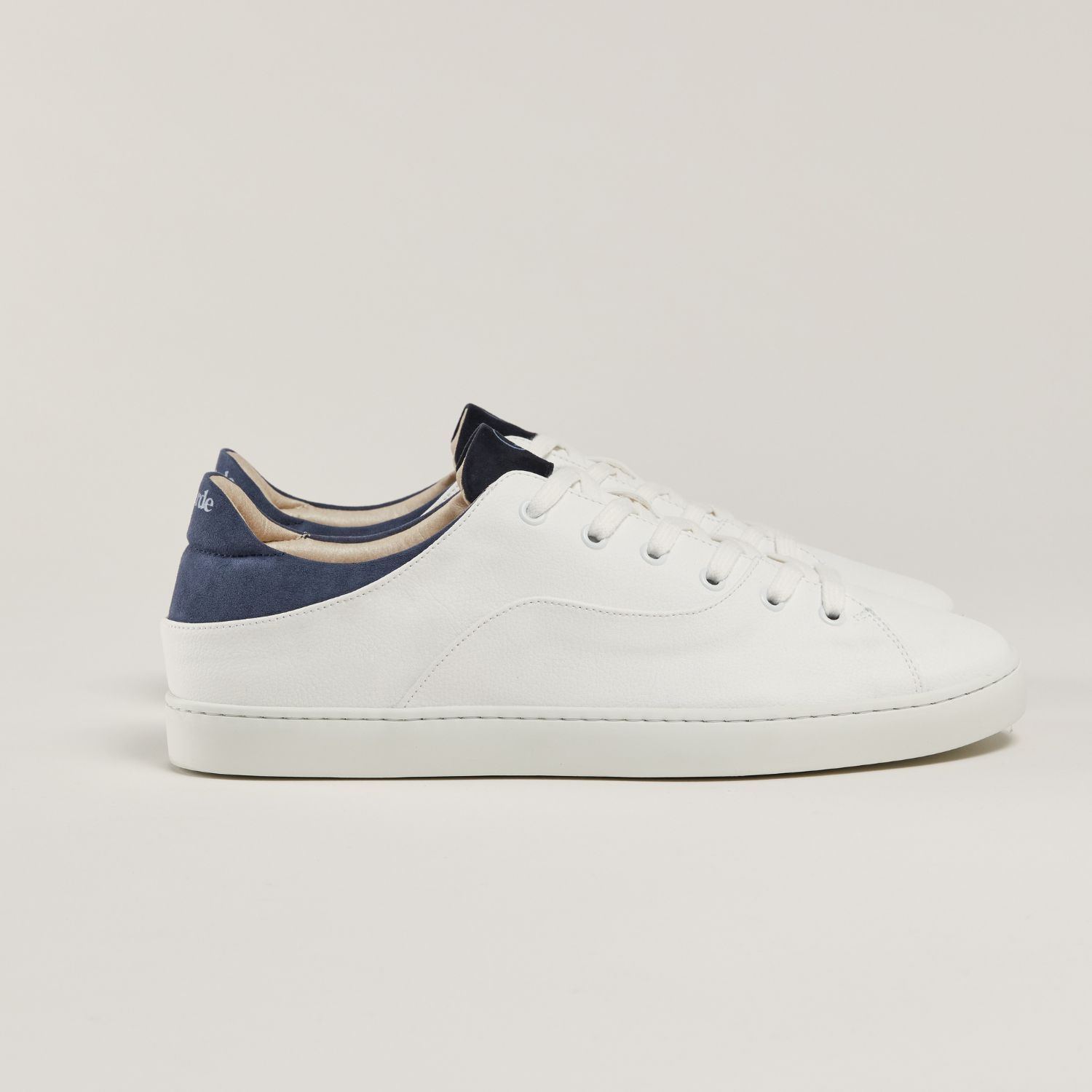 La basket After Surf en "cuir" de raisin, blanc jeans 3