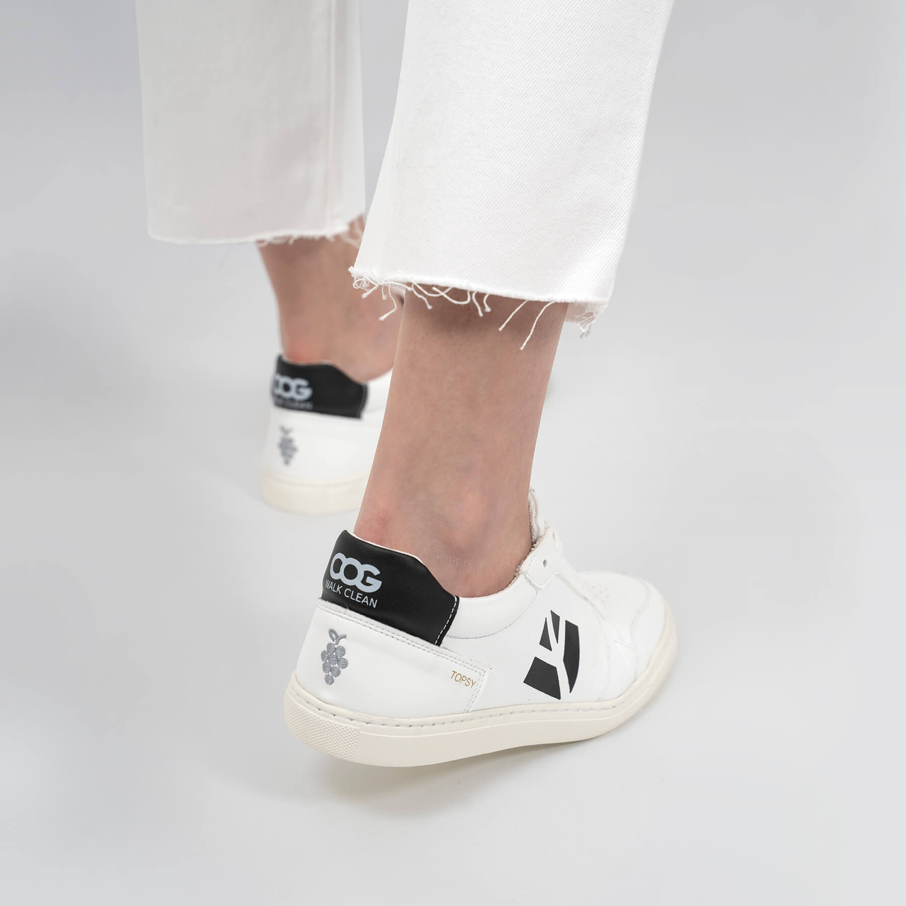 Sneaker vegan blanc et noir TOPSY de COG