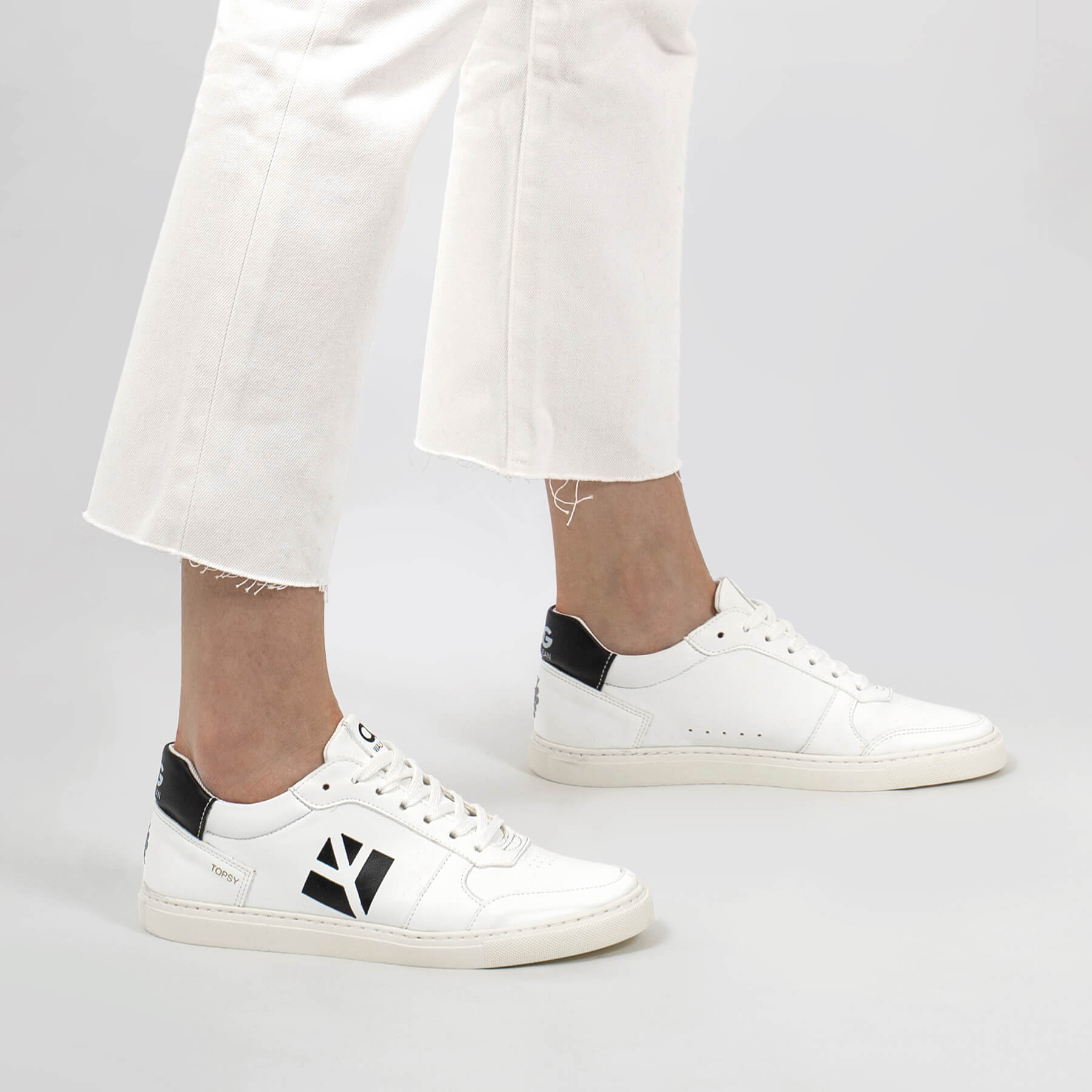 Sneaker vegan blanc et noir TOPSY de COG