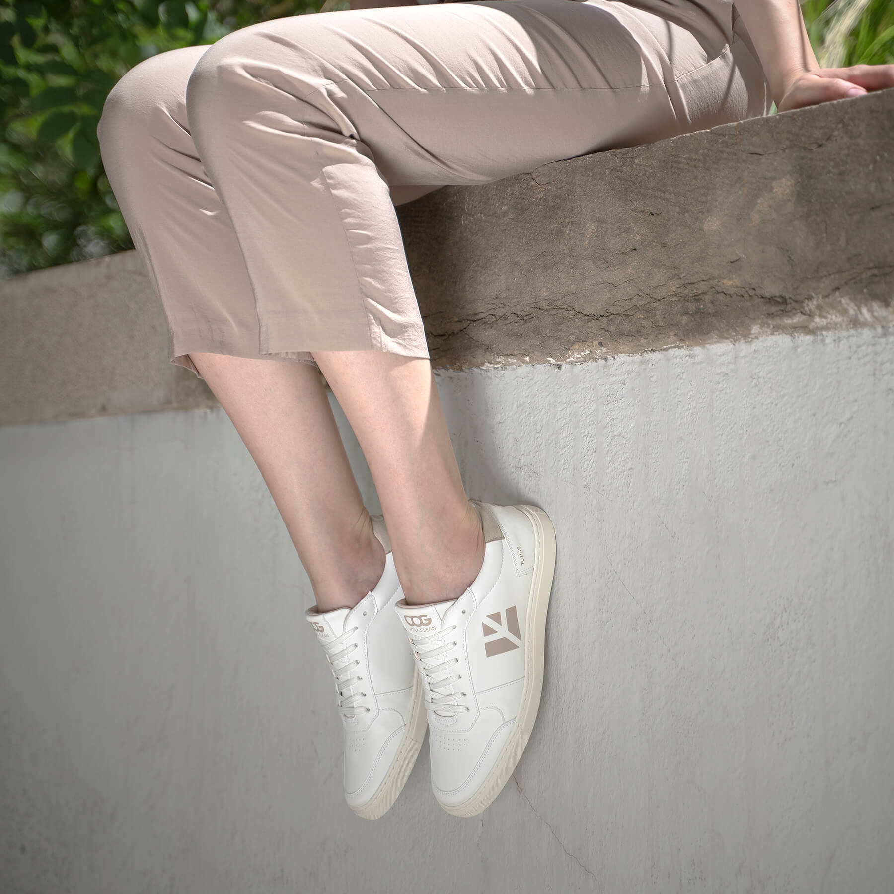 Sneaker vegan blanc et beige TOPSY de COG