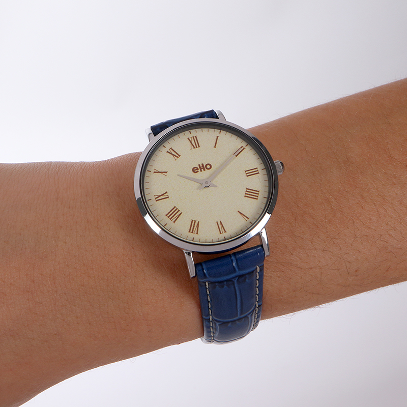 Montre Vintage Bleu Croco Portée