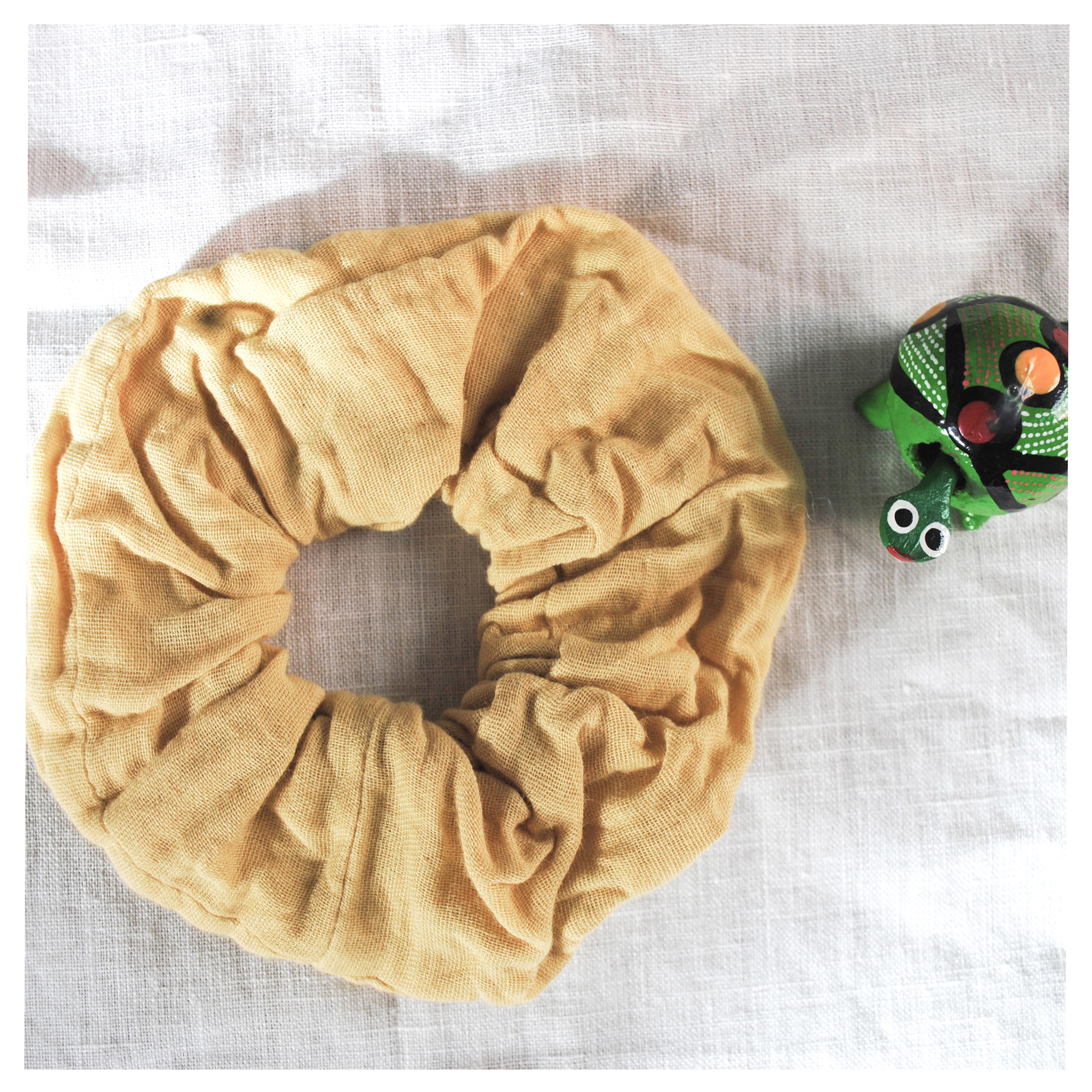 Chouchou jaune pâle gaze de coton bio fait en France