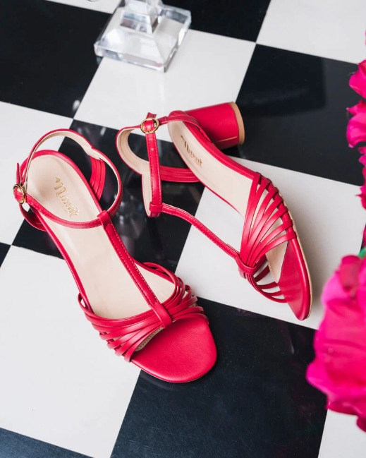 sandales ouvertes rose fuchsia avec un talon de 5.5 cm en matières végétales