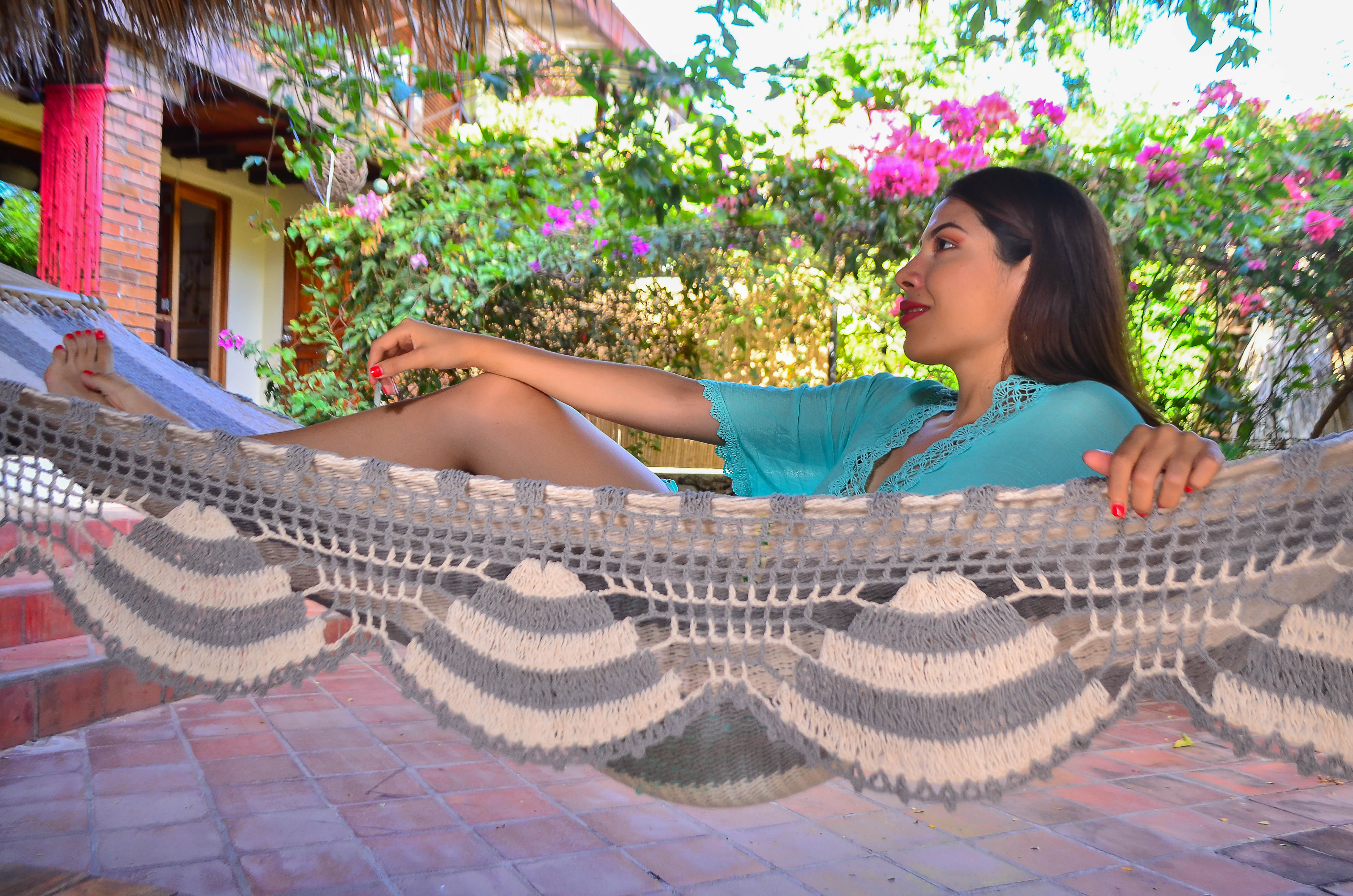 Hamac traditionnel gris et blanc en coton torsadé, poids max : 170kg