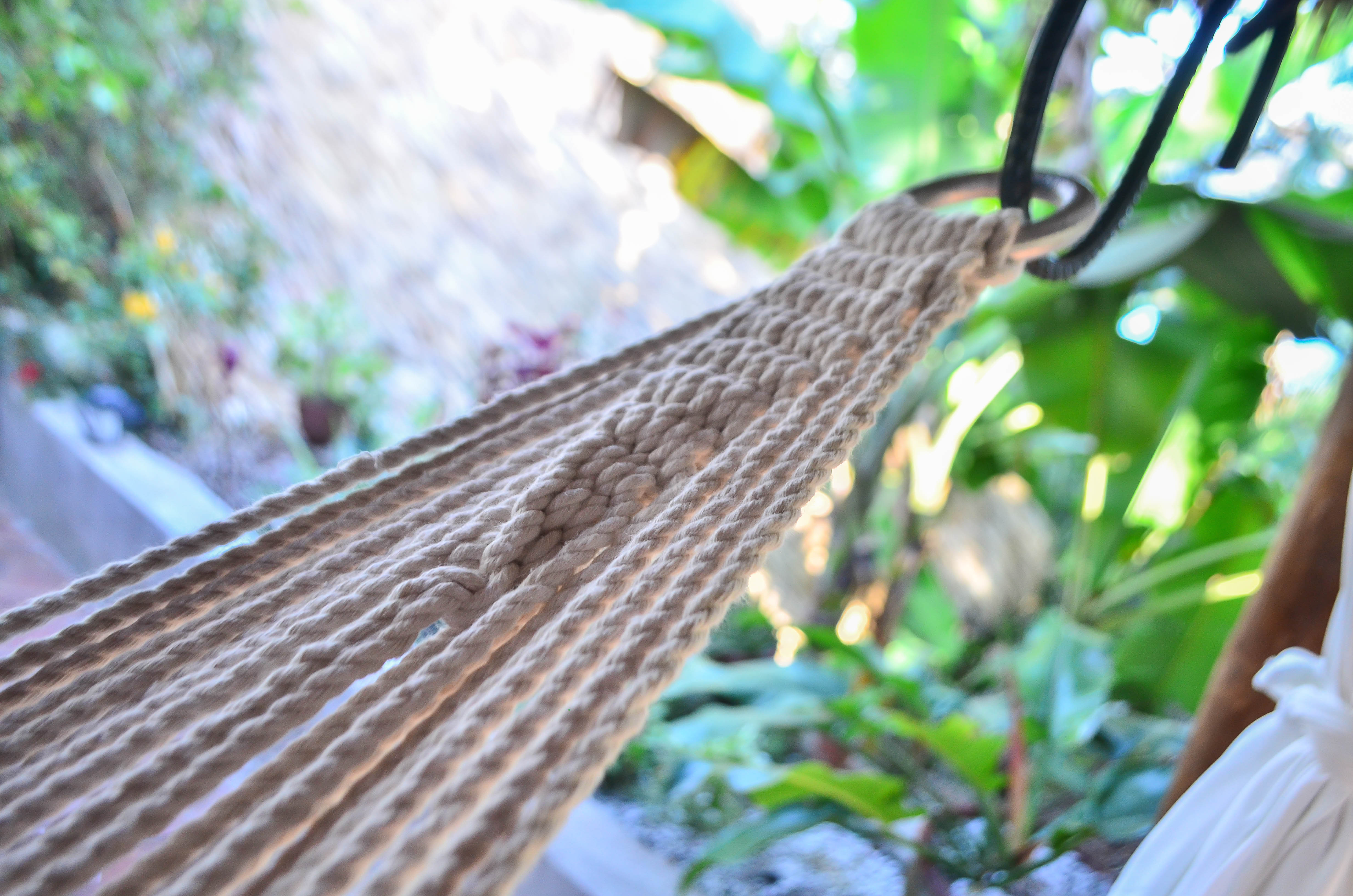 Hamac traditionnel gris et blanc en coton torsadé, poids max : 170kg