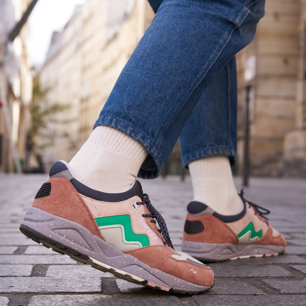 Chaussettes de tennis unies hautes en coton biologique pour hommes blanc crème