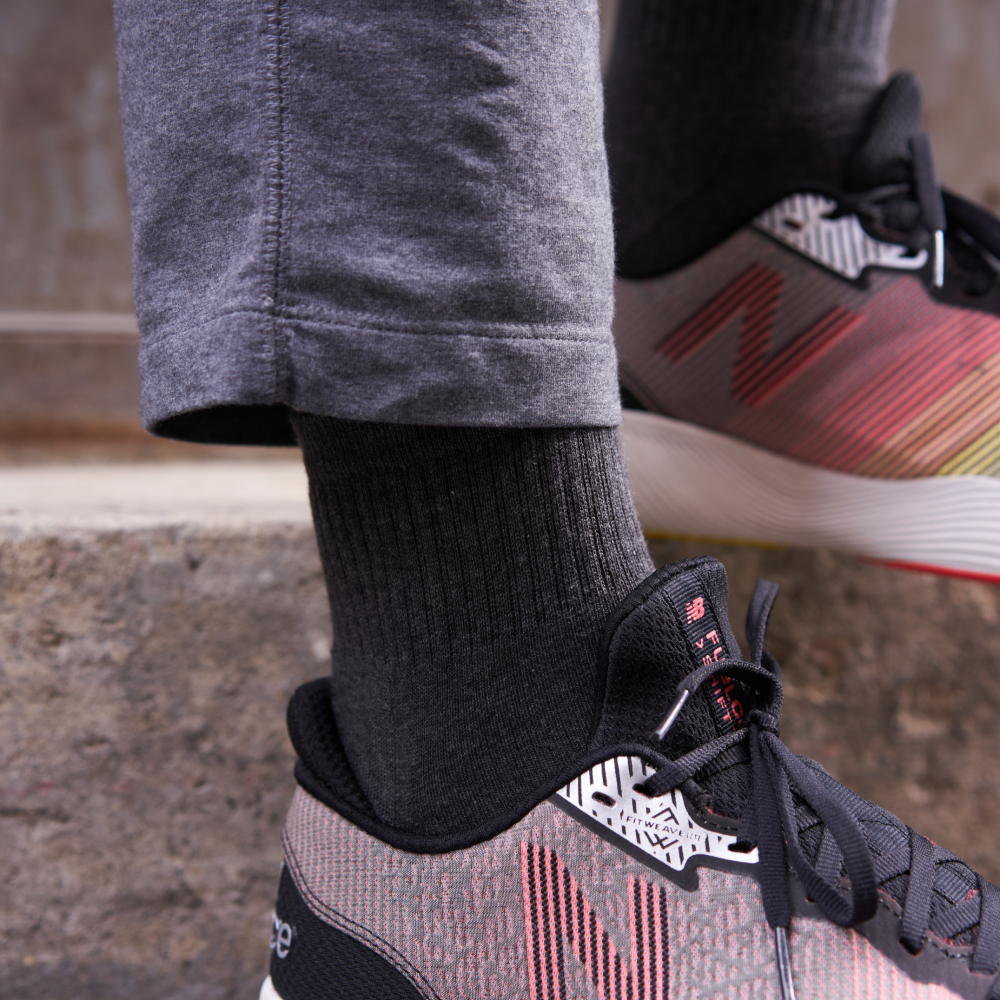 Chaussettes de tennis unies hautes en coton biologique pour hommes gris anthracite chiné
