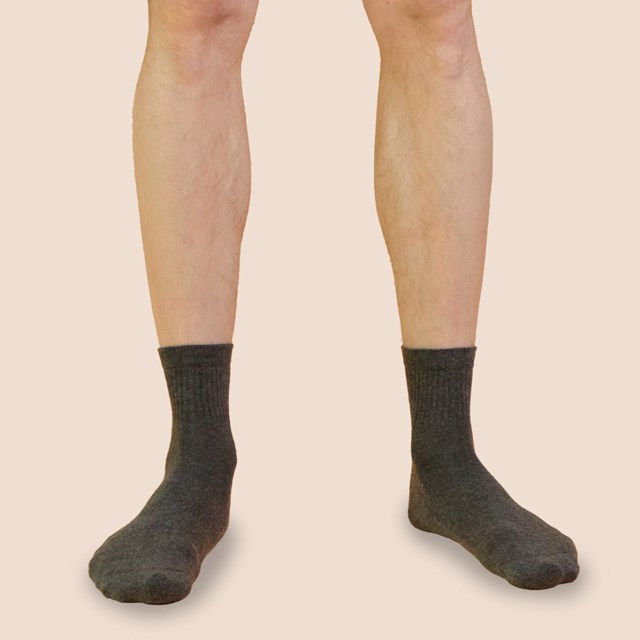 Chaussettes de tennis unies basses en coton biologique pour hommes gris anthracite chiné