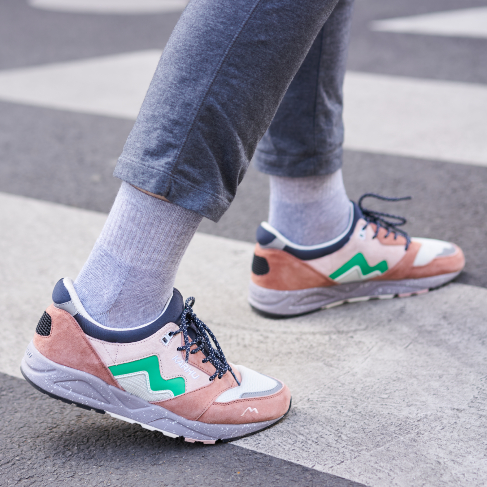 Chaussettes de tennis unies basses en coton biologique pour hommes gris chiné clair