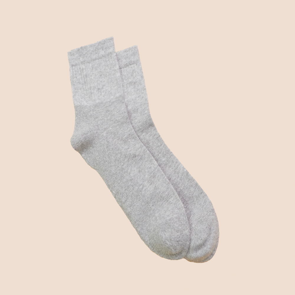Chaussettes de tennis unies basses en coton biologique pour hommes gris chiné clair