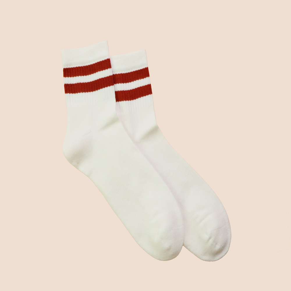Chaussettes de tennis basses à rayures en coton biologique pour hommes écru - rouille
