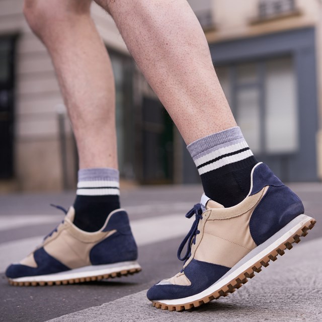 Chaussettes de tennis rétro basses en coton biologique pour hommes bleu marine - gris clair