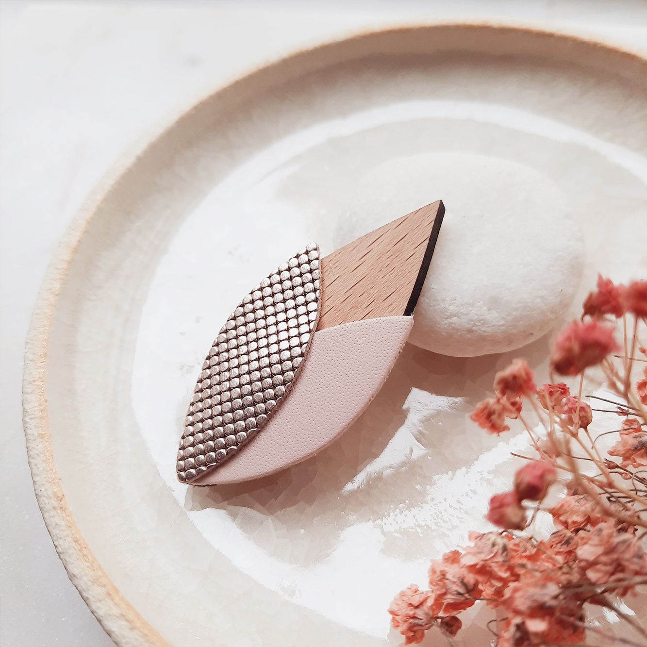 Broche en bois TULIPE Rose 2