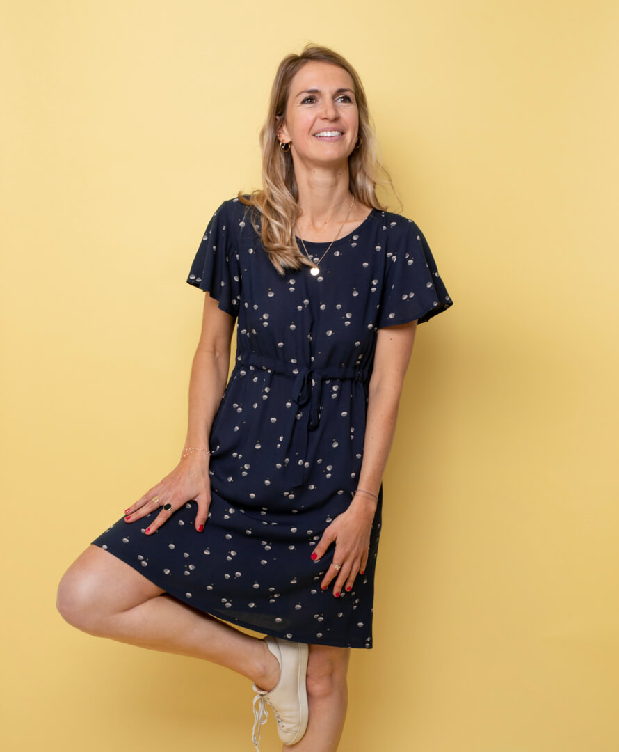 Robe bleu nuit manches courtes volantées 100% Viscose EcoVero