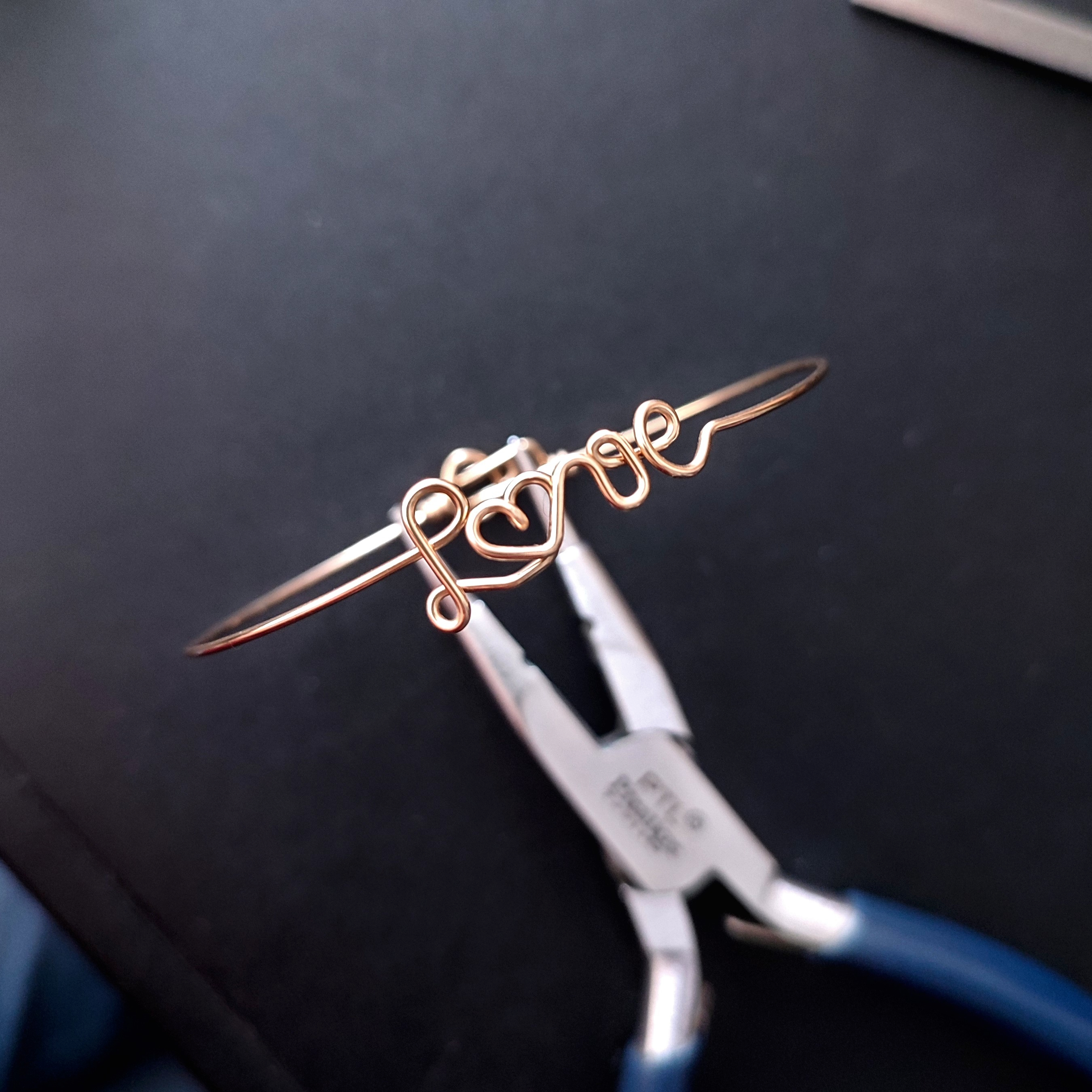 Bracelet jonc en gold filled 14k avec message love