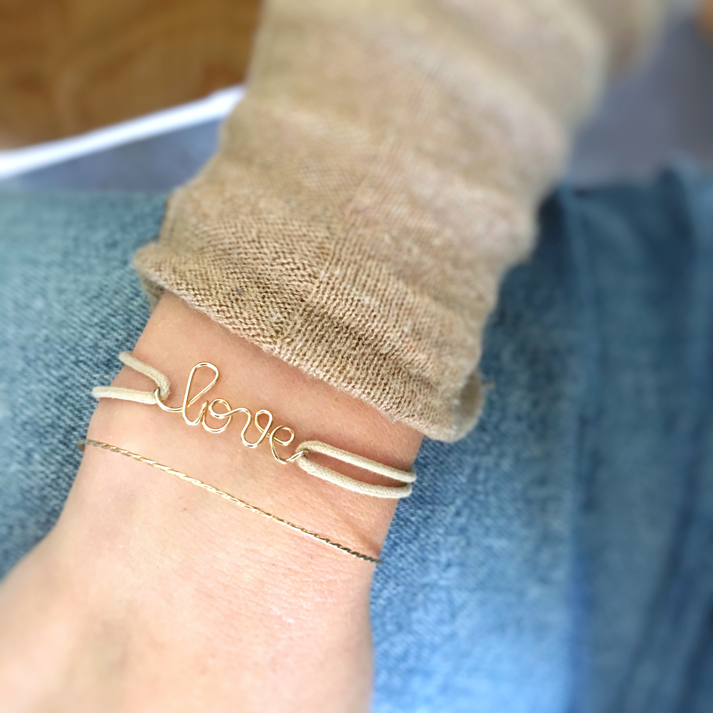 bracelet cordon beige avec prénom personnalisable