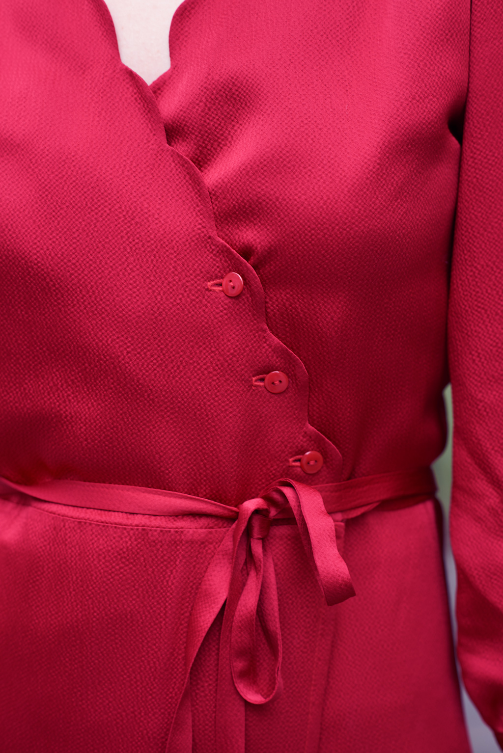 robe portefeuille rouge cerise robe col V robe midi cupro upcyclé made in France