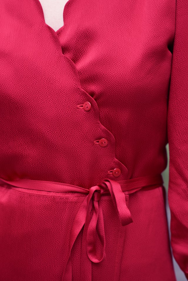 robe portefeuille rouge cerise robe col V robe midi cupro upcyclé made in France