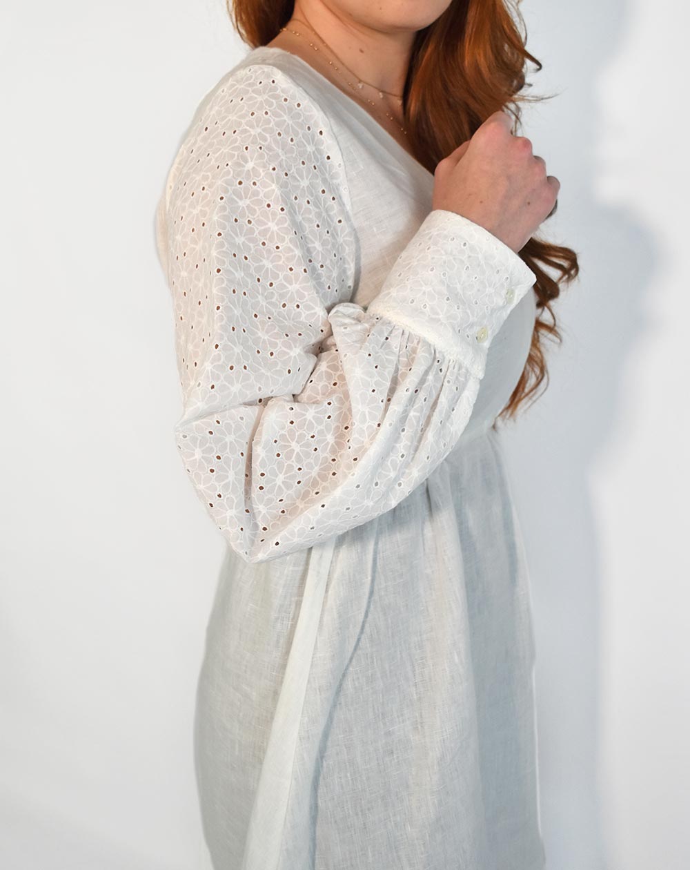 Robe Zomi Lin Blanc Made in France détails manches broderie anglaises  Aatise