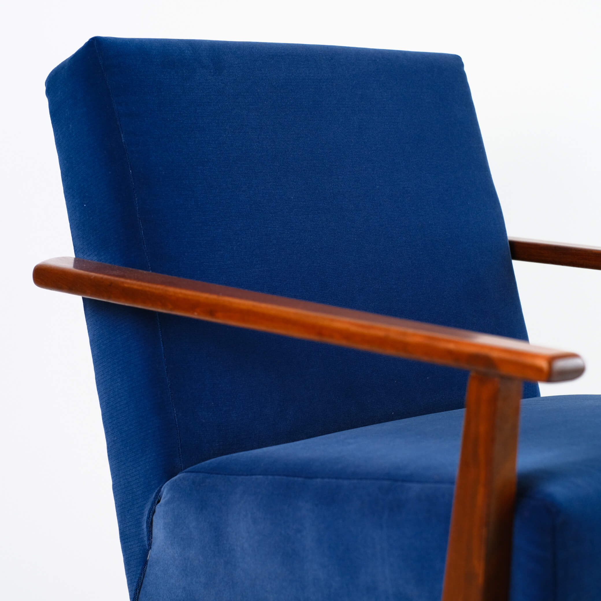 Fauteuil vintage restauré et retapissé - Bleu nuit 3