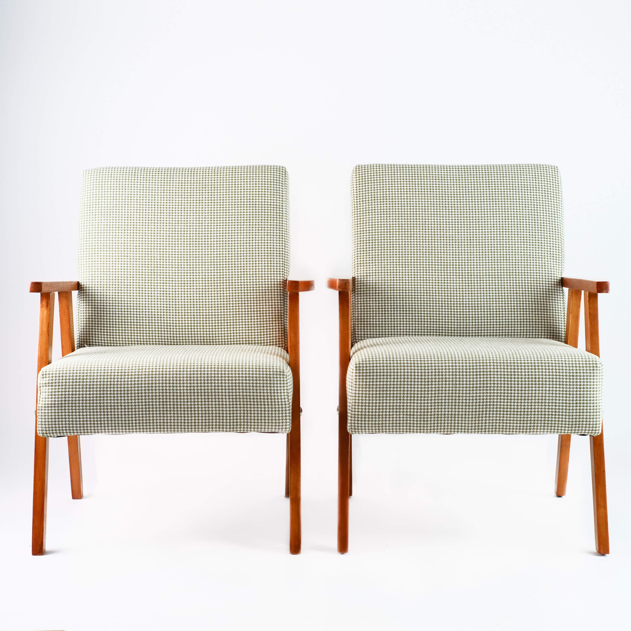 Fauteuil vintage restauré et retapissé - Pied de Poule 6